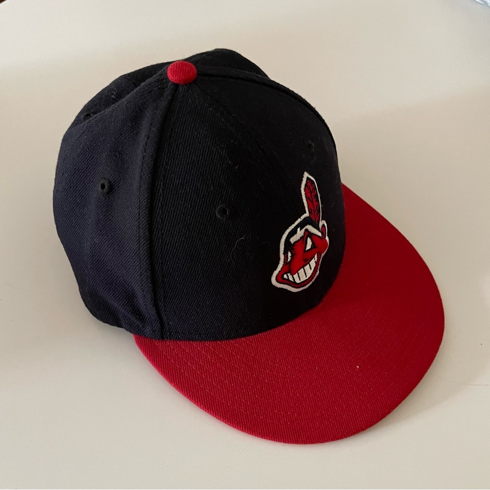 New Era 6 7/8 Cleveland Indians Chief Wahoo
Fitted Baseball Cap 59FIFTY Retro ⚾️ - Picture 2 of 9